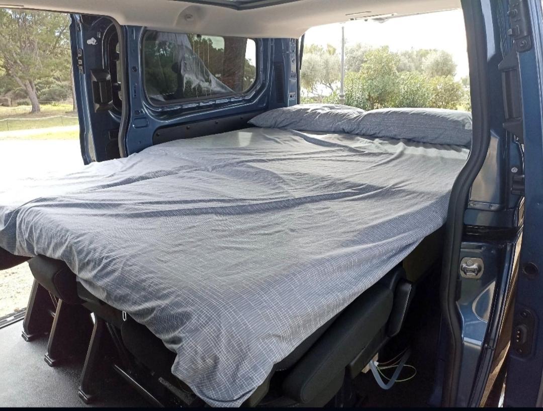 Hotel Ford Transit Custom Camper PMI Exterior foto